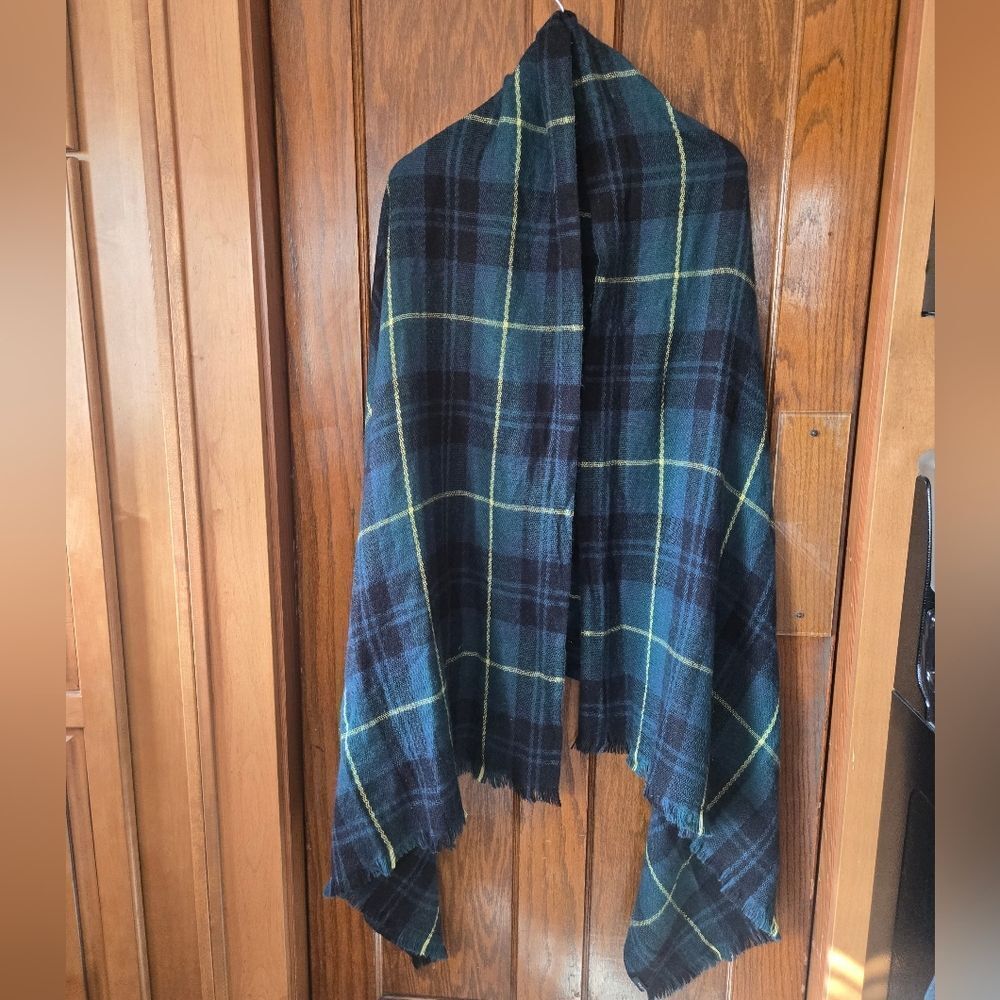 Banana Republic Plaid Scarf Wrap In Navy And Green